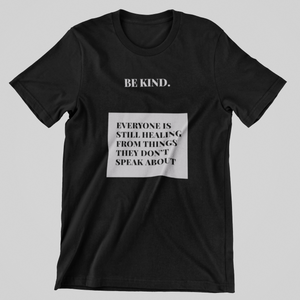 Be Kind T - Box print - black/gray